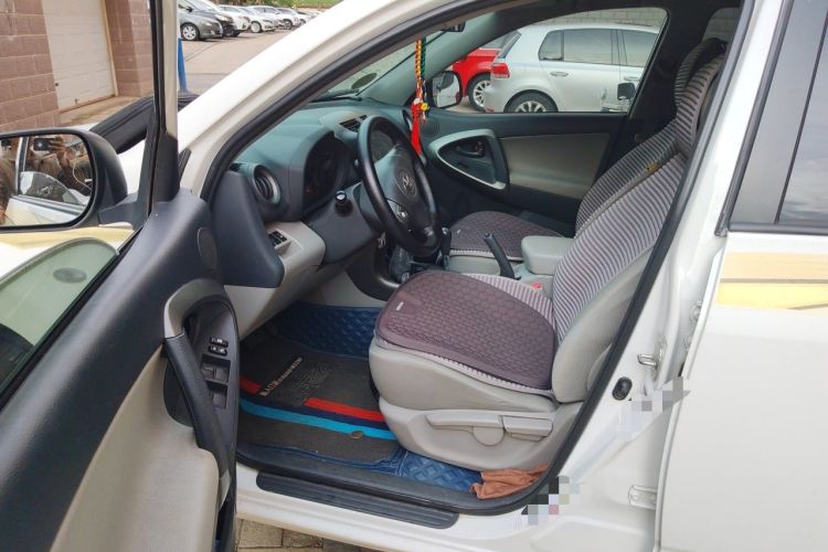 Used Toyota RAV4 2009 2.0L Automatic Luxury Edition Driver Seat