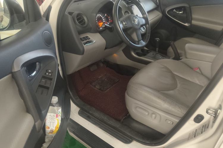 Used Toyota RAV4 2009 2.4L Automatic Luxury Edition Driver Seat