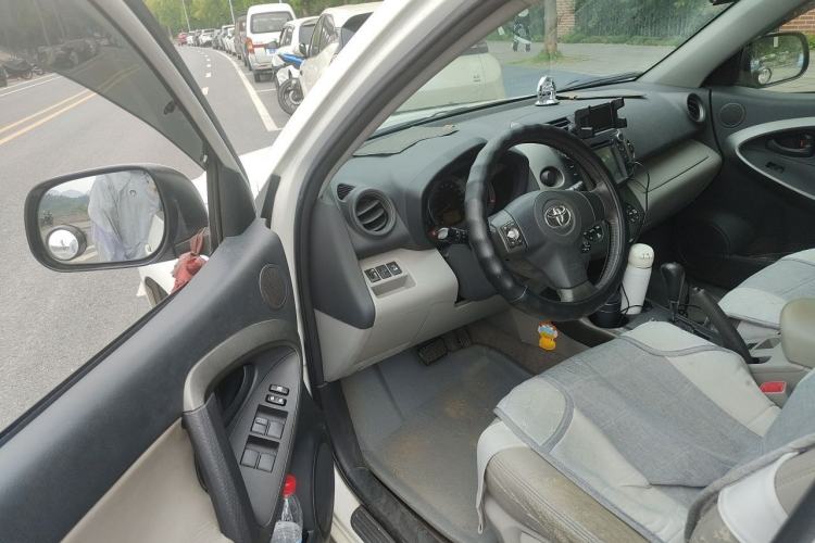 Used Toyota RAV4 2009 2.0L Automatic Luxury Edition Driver Seat