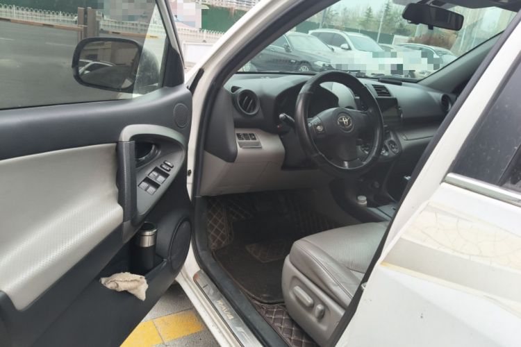 Used Toyota RAV4 2009 2.4L Automatic Luxury Edition Driver Seat
