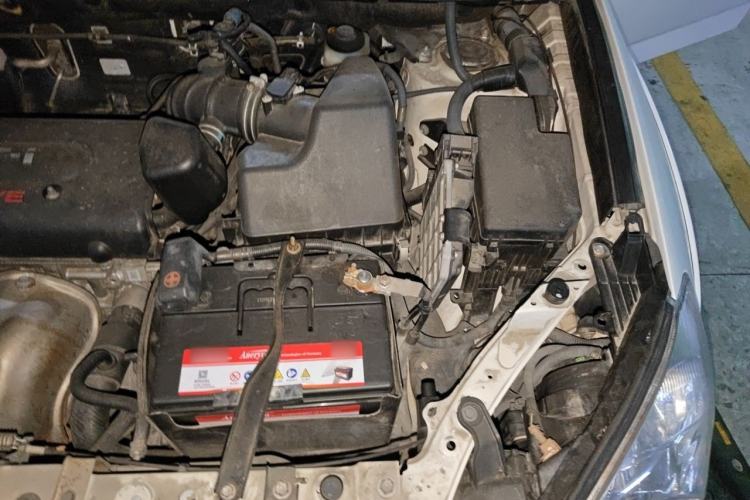 Used Toyota RAV4 2009 2.4L Automatic Luxury Edition Engine Bay Left