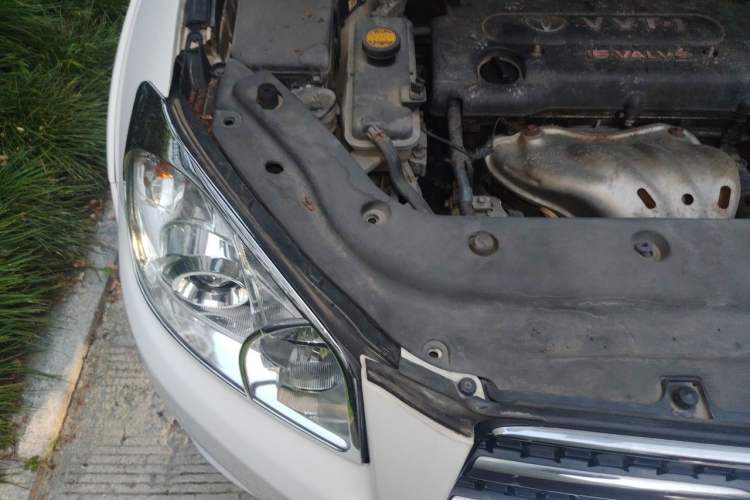 Used Toyota RAV4 2009 2.4L Automatic Luxury Edition Engine Bay Right