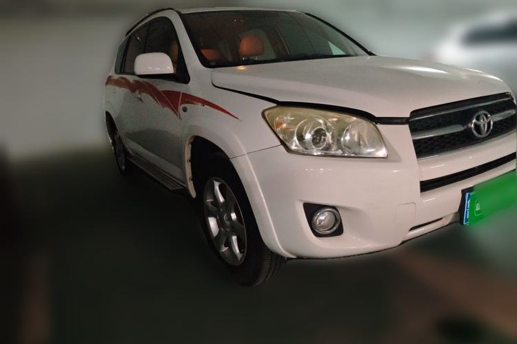 Used Toyota RAV4 2009 2.4L Automatic Luxury Edition Front Right 45 Deg