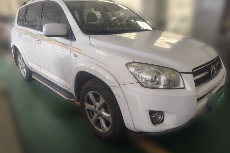 Used Toyota RAV4 2009 2.4L Automatic Luxury Edition Front Right 45 Deg
