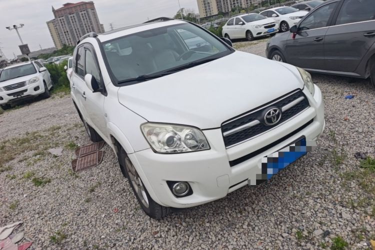 Used Toyota RAV4 2009 2.4L Automatic Luxury Navigation Edition Front Right 45 Deg