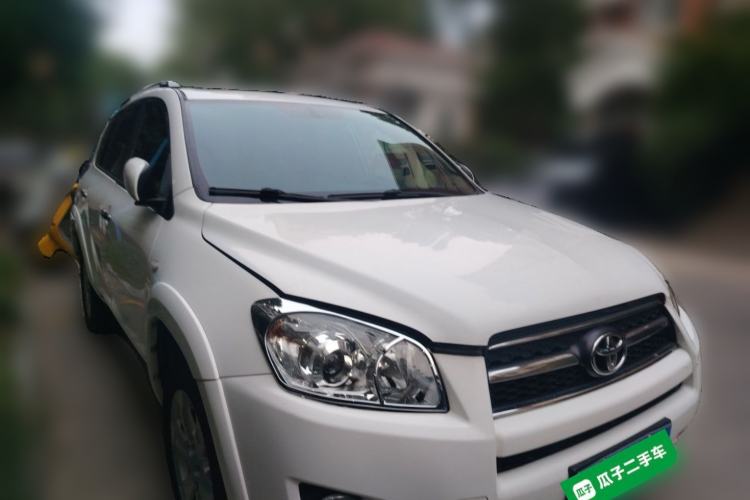 Used Toyota RAV4 2009 2.4L Automatic Luxury Edition Front Right 45 Deg
