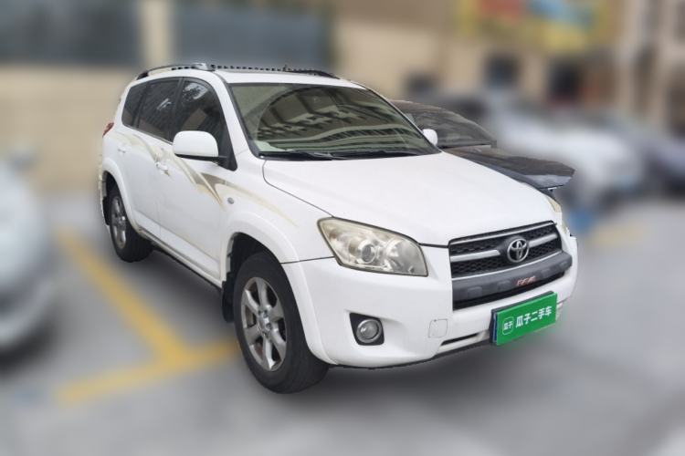 Used Toyota RAV4 2009 2.4L Automatic Luxury Edition Front Right 45 Deg