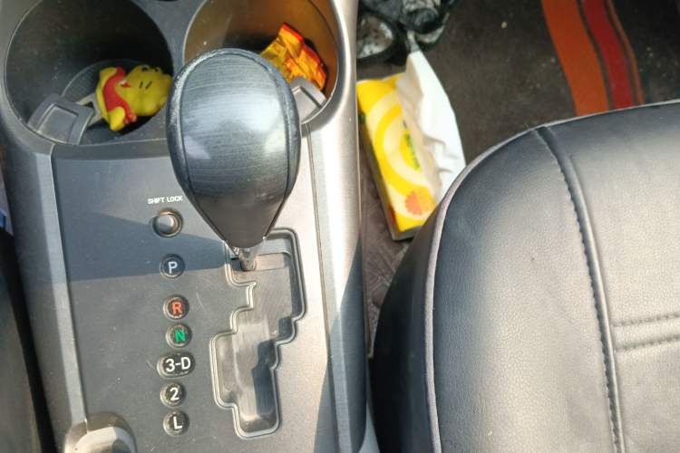 Used Toyota RAV4 2009 2.0L Automatic Luxury Edition Gear Lever