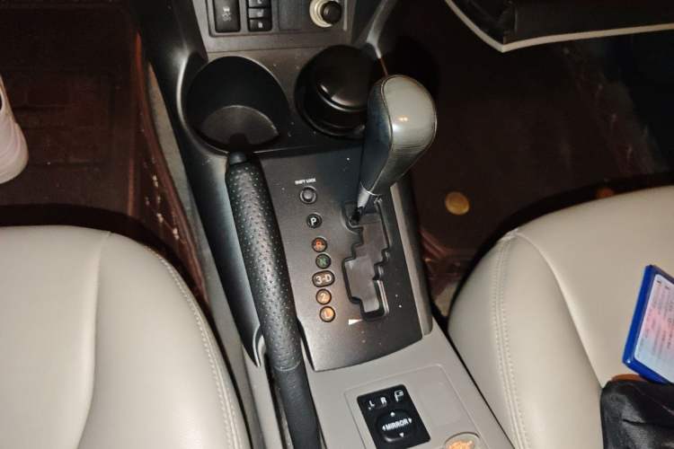 Used Toyota RAV4 2009 2.4L Automatic Luxury Edition Gear Lever