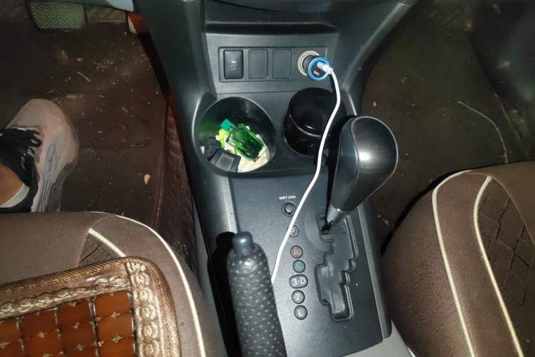 Used Toyota RAV4 2009 2.0L Automatic Luxury Edition Gear Lever