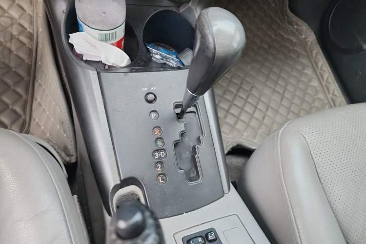 Used Toyota RAV4 2009 2.4L Automatic Luxury Edition Gear Lever