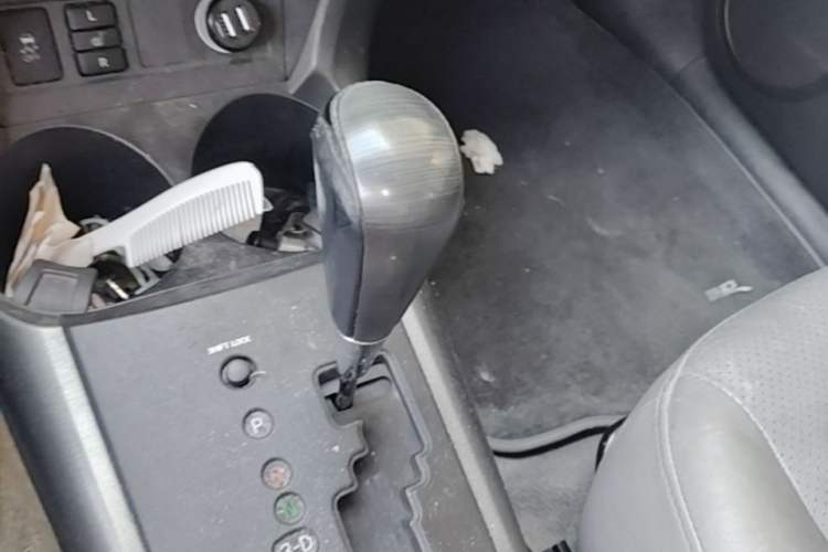 Used Toyota RAV4 2009 2.4L Automatic Luxury Edition Gear Lever