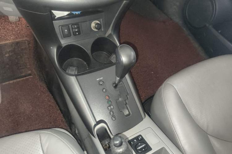 Used Toyota RAV4 2009 2.4L Automatic Luxury Edition Gear Lever