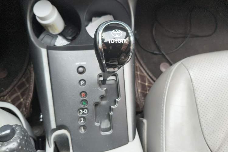 Used Toyota RAV4 2009 2.4L Automatic Luxury Edition Gear Lever