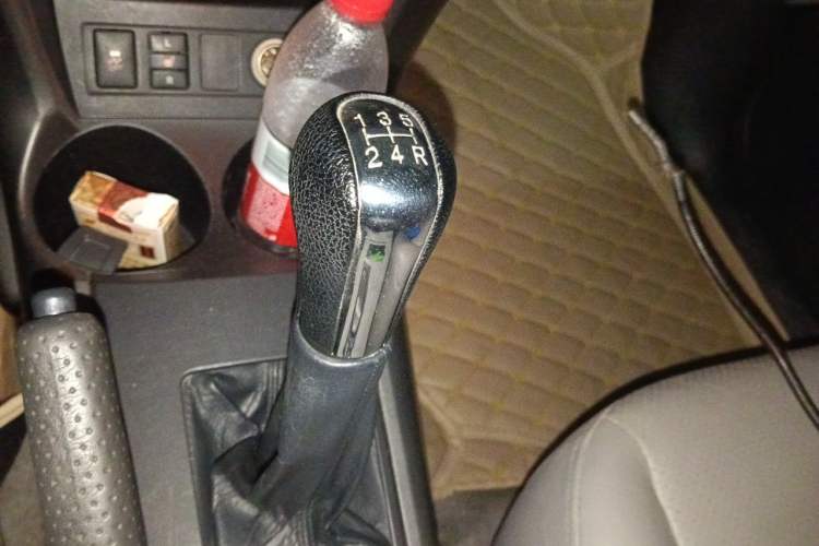 Used Toyota RAV4 2009 2.4L Manual Luxury Edition Gear Lever