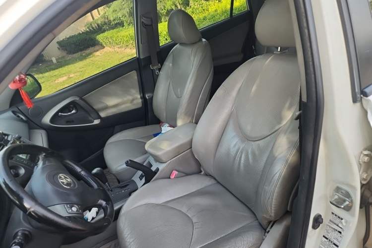 Used Toyota RAV4 2009 2.4L Automatic Luxury Edition Left Front Seat