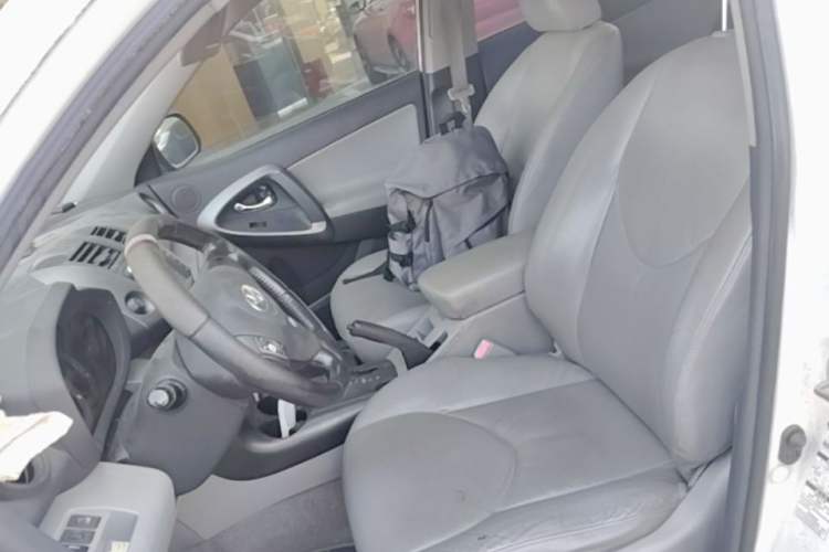 Used Toyota RAV4 2009 2.4L Automatic Luxury Edition Left Front Seat