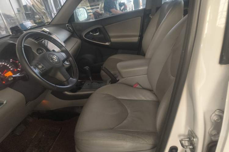 Used Toyota RAV4 2009 2.4L Automatic Luxury Edition Left Front Seat