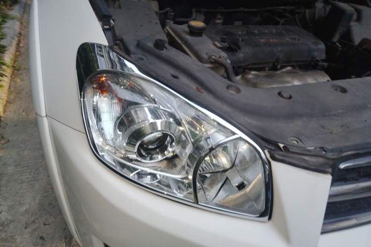 Used Toyota RAV4 2009 2.4L Automatic Luxury Edition Right Front Headlight