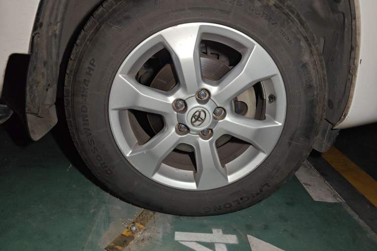 Used Toyota RAV4 2009 2.0L Automatic Classic Edition Right Front Wheel Hub