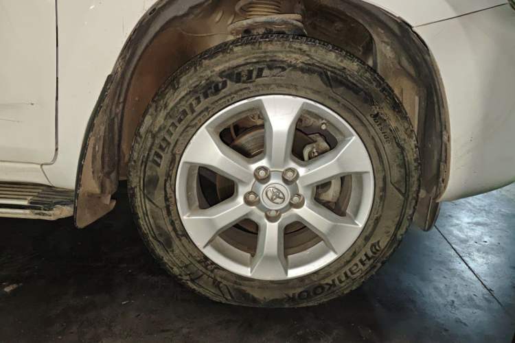Used Toyota RAV4 2009 2.0L Automatic Classic Edition Right Front Wheel Hub