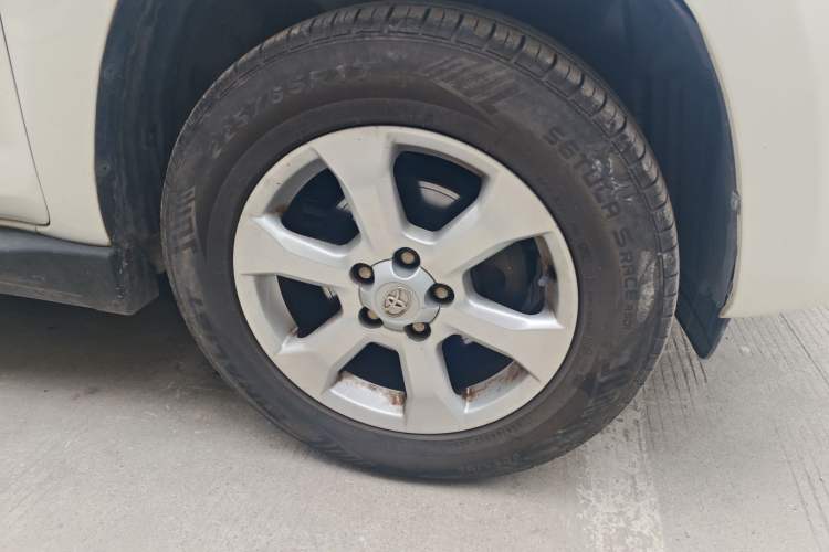 Used Toyota RAV4 2009 2.0L Automatic Classic Edition Right Front Wheel Hub