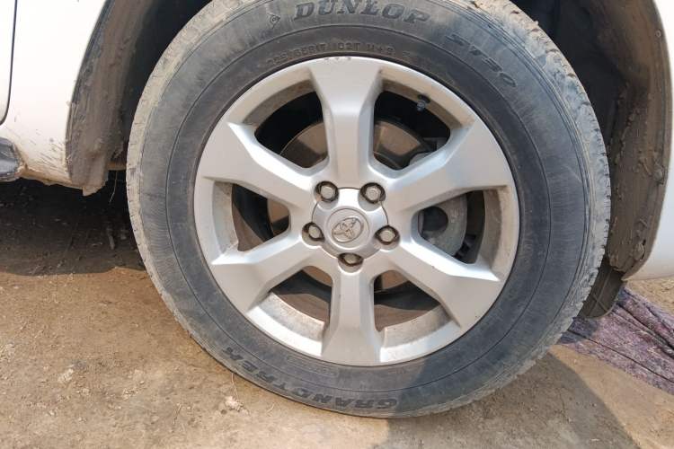 Used Toyota RAV4 2009 2.0L Automatic Luxury Edition Right Front Wheel Hub