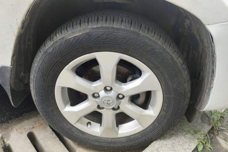 Used Toyota RAV4 2009 2.0L Automatic Luxury Edition Right Front Wheel Hub
