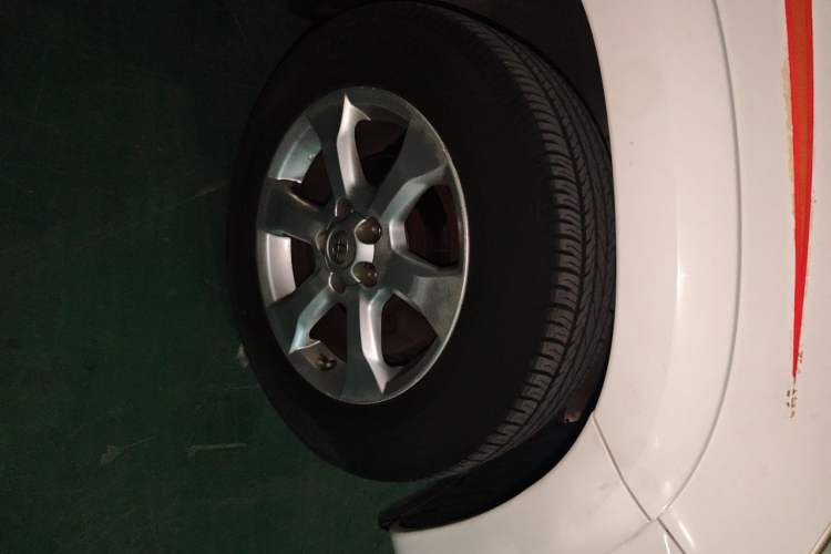 Used Toyota RAV4 2009 2.4L Automatic Luxury Edition Right Front Wheel Hub