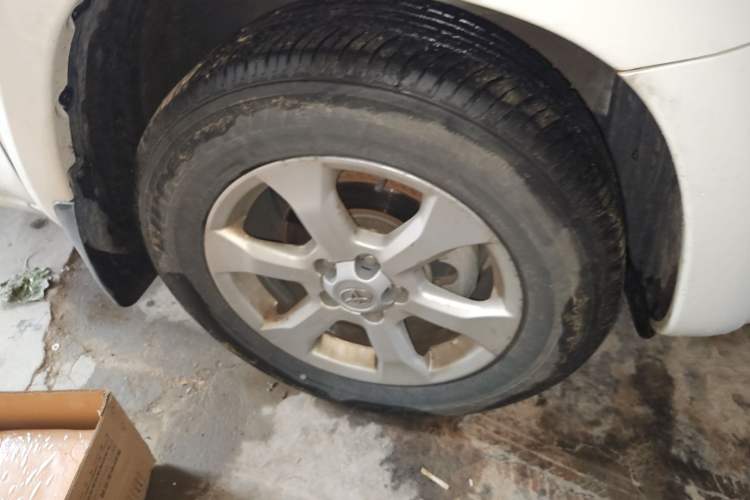 Used Toyota RAV4 2009 2.4L Automatic Luxury Edition Right Front Wheel Hub