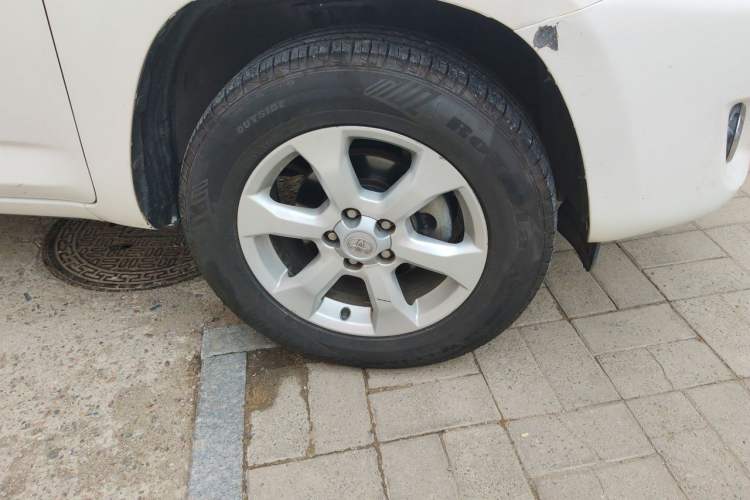 Used Toyota RAV4 2009 2.0L Automatic Luxury Edition Right Front Wheel Hub