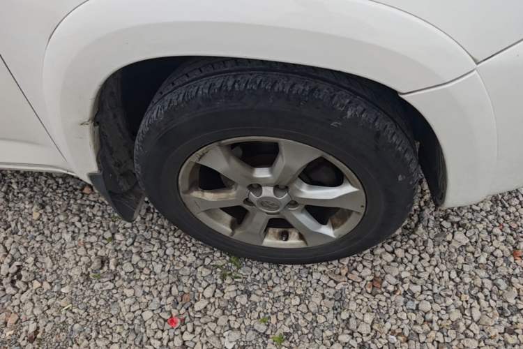 Used Toyota RAV4 2009 2.4L Automatic Luxury Navigation Edition Right Front Wheel Hub