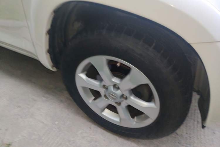 Used Toyota RAV4 2009 2.4L Automatic Luxury Edition Right Front Wheel Hub