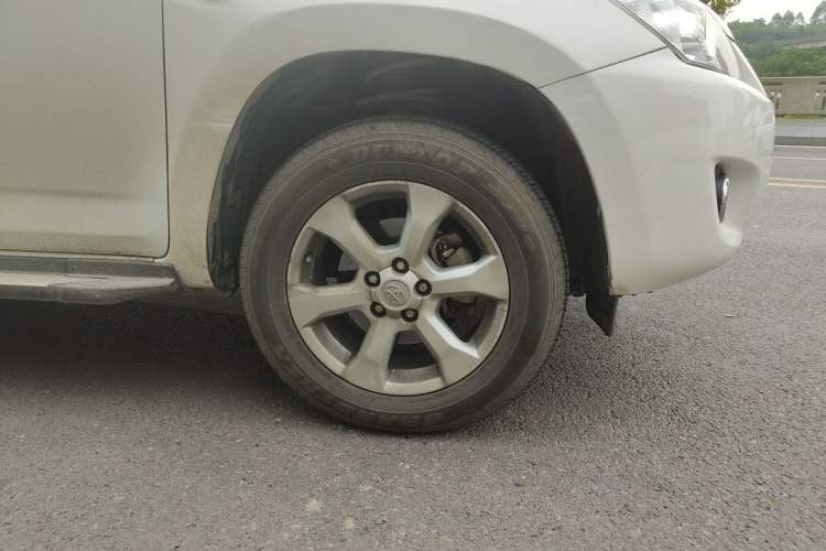 Used Toyota RAV4 2009 2.0L Automatic Luxury Edition Right Front Wheel Hub