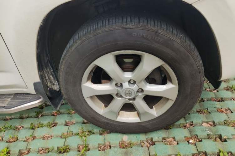 Used Toyota RAV4 2009 2.0L Automatic Luxury Edition Right Front Wheel Hub