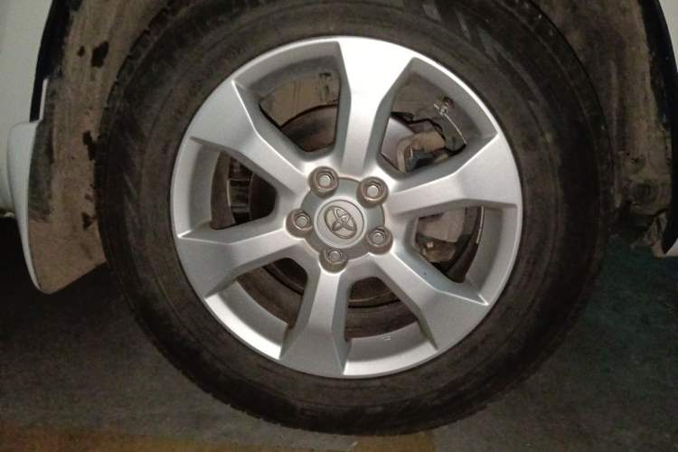 Used Toyota RAV4 2009 2.4L Manual Luxury Edition Right Front Wheel Hub