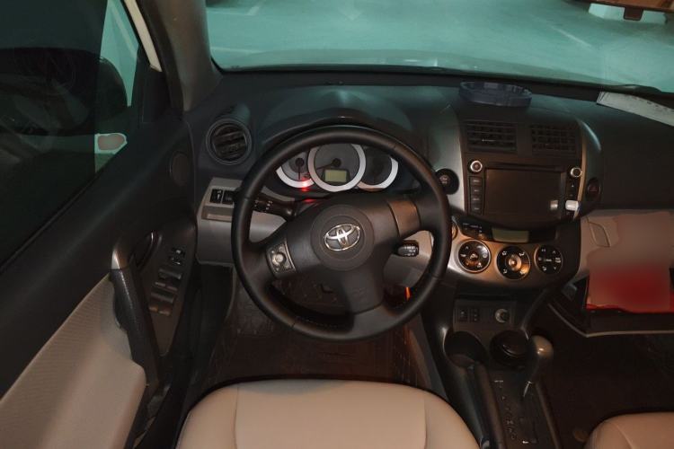 Used Toyota RAV4 2009 2.4L Automatic Luxury Edition Steering Wheel