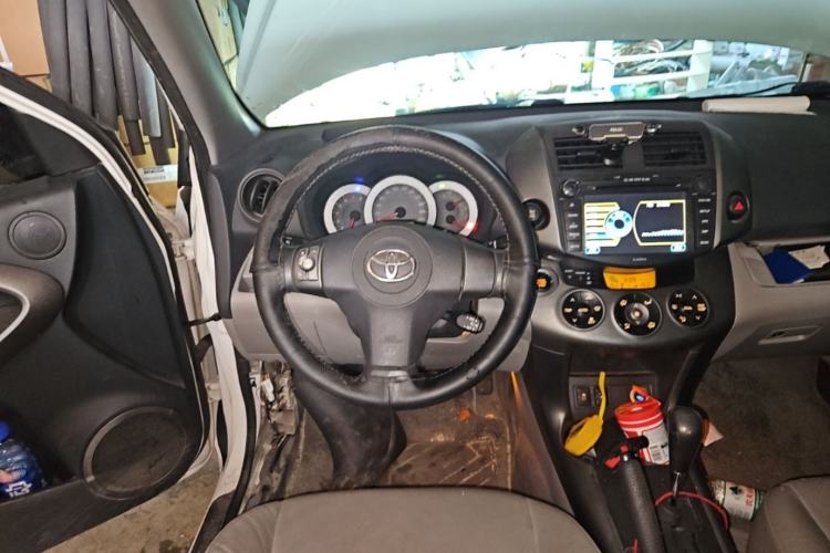 Used Toyota RAV4 2009 2.4L Automatic Luxury Edition Steering Wheel