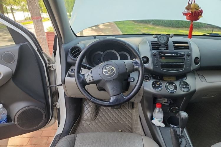 Used Toyota RAV4 2009 2.4L Automatic Luxury Edition Steering Wheel
