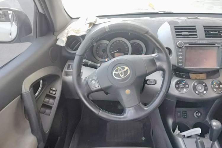 Used Toyota RAV4 2009 2.4L Automatic Luxury Edition Steering Wheel