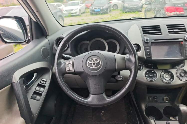 Used Toyota RAV4 2009 2.4L Automatic Luxury Navigation Edition Steering Wheel