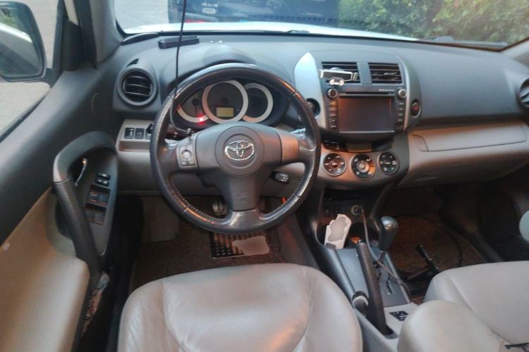 Used Toyota RAV4 2009 2.4L Automatic Luxury Edition Steering Wheel