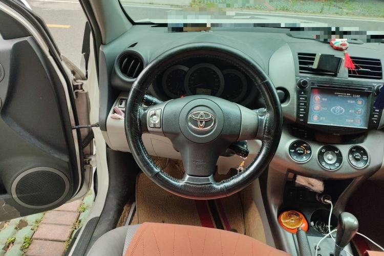 Used Toyota RAV4 2009 2.0L Automatic Luxury Edition Steering Wheel