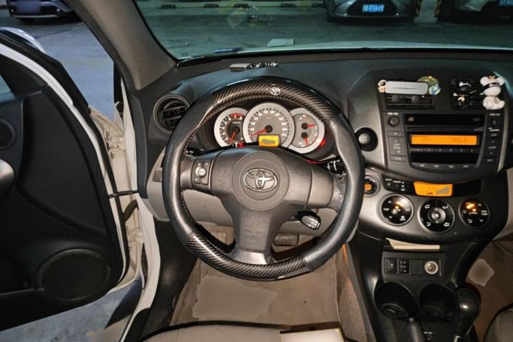 Used Toyota RAV4 2009 2.4L Automatic Luxury Edition Steering Wheel