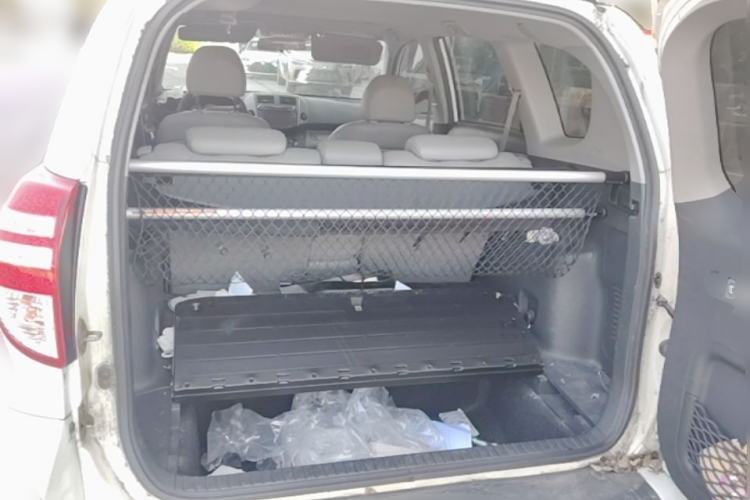 Used Toyota RAV4 2009 2.4L Automatic Luxury Edition Trunk