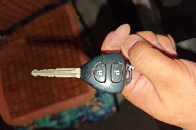 Used Toyota RAV4 2009 2.0L Automatic Luxury Edition Vehicle Key