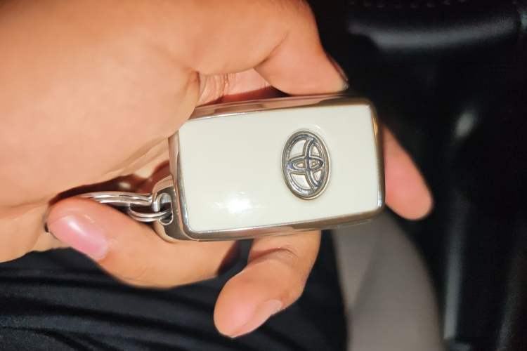 Used Toyota RAV4 2009 2.4L Automatic Luxury Edition Vehicle Key