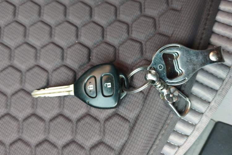 Used Toyota RAV4 2009 2.0L Automatic Luxury Edition Vehicle Key