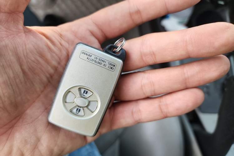 Used Toyota RAV4 2009 2.4L Automatic Luxury Edition Vehicle Key