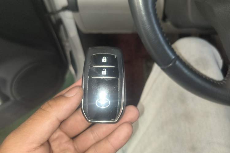 Used Toyota RAV4 2009 2.4L Automatic Luxury Edition Vehicle Key